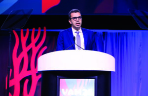 Increased experience with off-the-shelf TAAA endograft sees reduction in complications but no effect on mortality