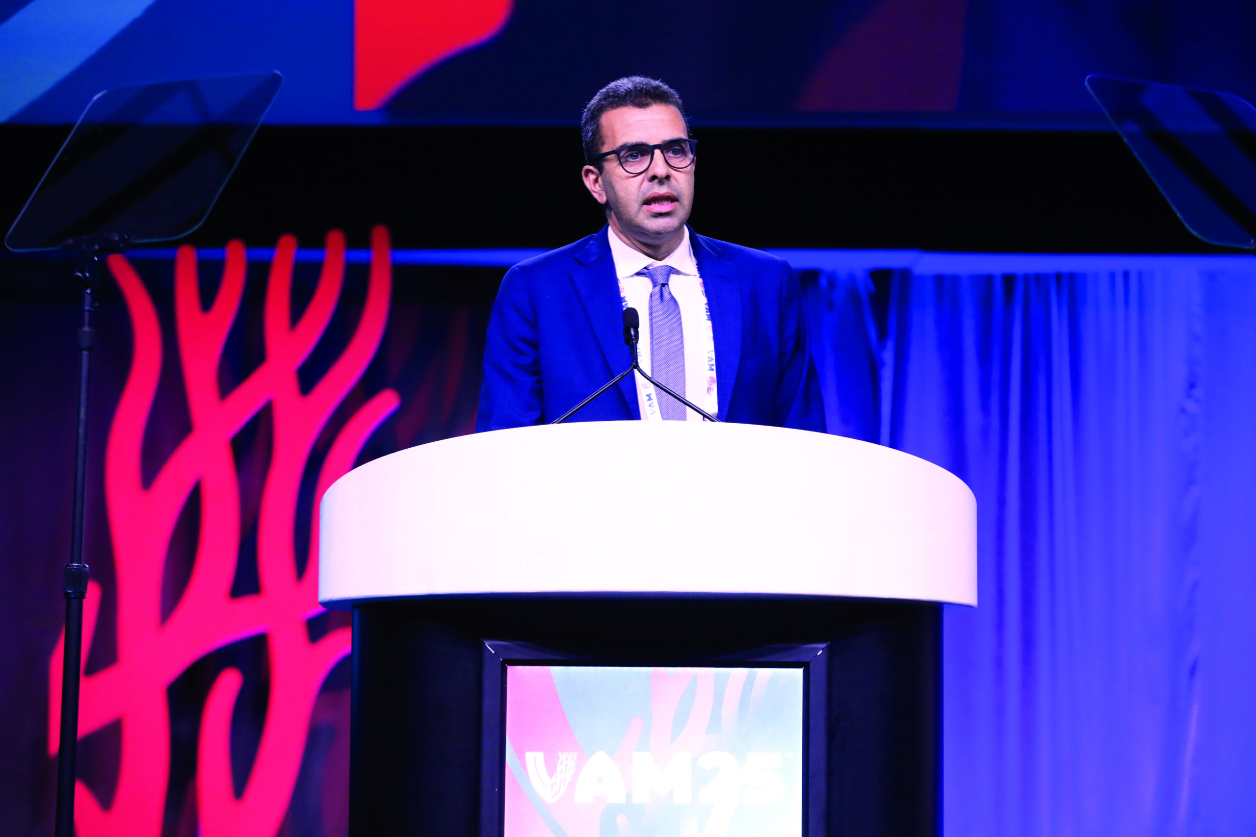 Increased experience with off-the-shelf TAAA endograft sees reduction in complications but no effect on mortality